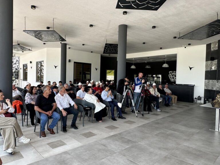 Përkrahje e Lëvizjes së Deçanit të 20 tetorit të vitit të kaluar nga intelektualët e Gjakovës dhe të Rrafshit të Dukagjinit