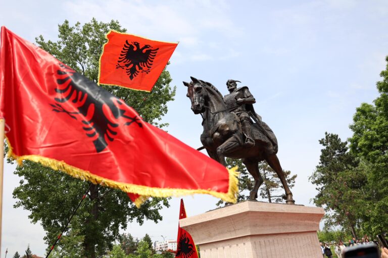 Shtatorja e Gjergj Kastriotit – Skënderbeut vendoset në Gjakovë