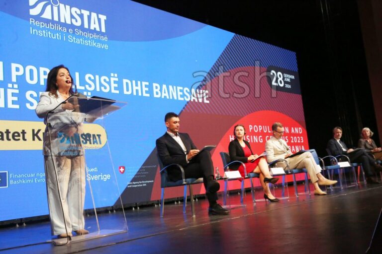 Sipas Institutit të Statistikave censi në Shqipëri më 2023 tregoj se janë 2 402 113 banorë që jetojnë në vend