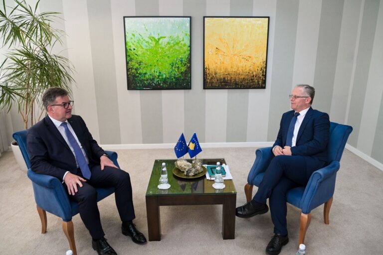 Zëvendëskryeministri Bislimi u takua me emisarin special të BE-së, Miroslav Lajçak