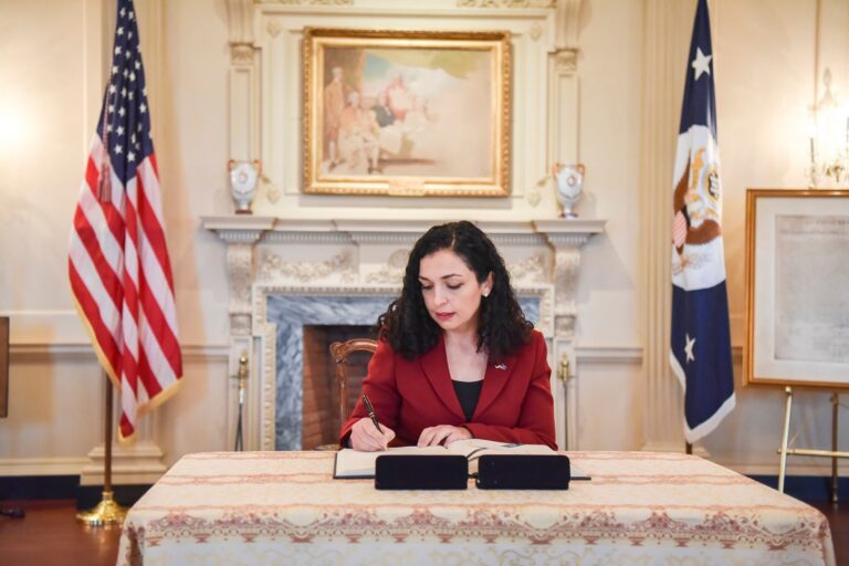Presidentja Vjosa Osmani udhëtoi në Washington D.C. me ftesë të Sekretarit të Shtetit të SHBA-ve, Antony Blinken