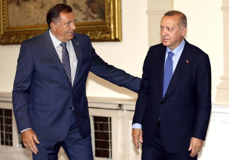 Sindroma e Stokholmit dhe zgjimi i vonuar i boshnjakëve nga keqpërdorimi i tyre prej Erdoganit