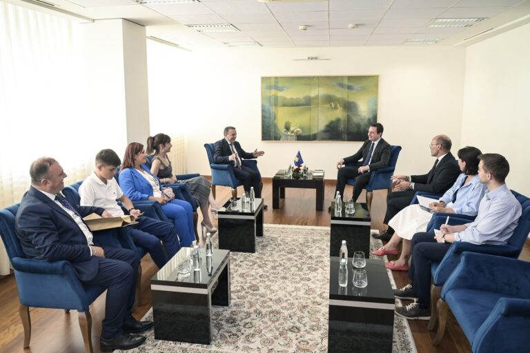 Kryeministri Kurti mirëpriti kryetarin e Komunës Strigari, Damiano Baffa