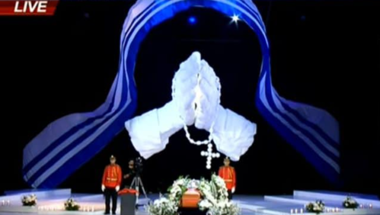 Kolec P. Traboini: Kadare nën kryq (Tej e përtej skenografisë funerale)