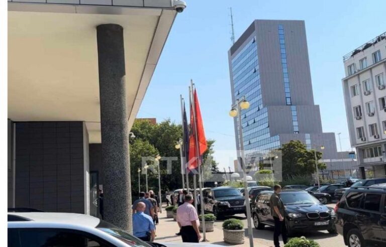 Përfundoi takimi i presidentes Vjosa Osmani me shefin e CIA-s