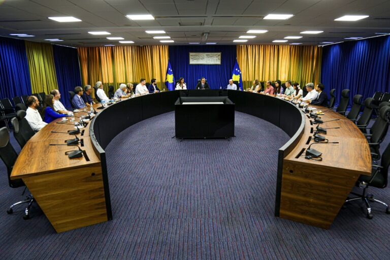 Kryeministri Kurti mirëpriti pjesëmarrësit e Seminarit të 42-të Ndërkombëtar për Gjuhën, Letërsinë dhe Kulturën Shqiptare