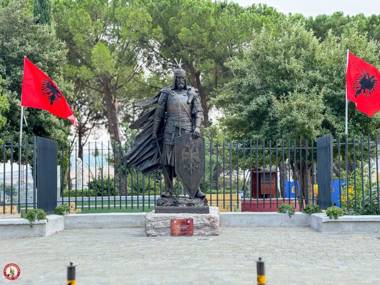 Realizim i suksesshëm i projektit për t’u dhuruar arbëreshëve të Italisë shtatoren e Gjergj Kastriotit-Skënderbeut