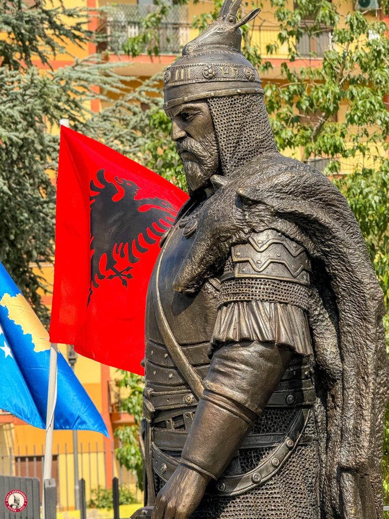 Për shtatoren e Gjergj Kastriotit-Skënderbeut dhe Sindromi i Fregolit