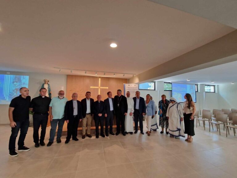 Karvani i “Dritës së Gonxhes”, u ndal në Arqipeshkvinë Mitropolitane Durrës – Tiranë