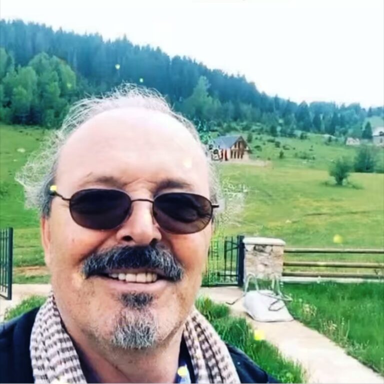Sak Muji: “Tu rritë ndera, Bajram – Gjergj Kabashi! Nderime për Portalin DRINI!”