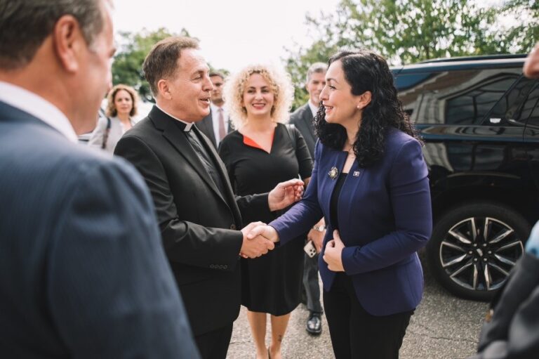 Presidentja e Republikës së Kosovës, Dr. Vjosa Osmani viziton Kishën Katolike “Zoja e Shkodrës” në New York
