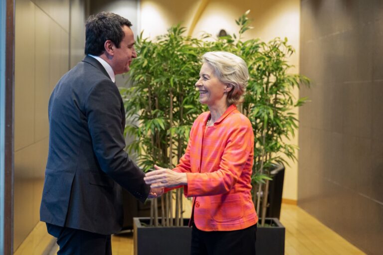 Kryeministri Kurti mori pjesë në drekën e punës të ftuar nga Presidentja e KE, Ursula von der Leyen, me liderë të Ballkanit Perëndimor