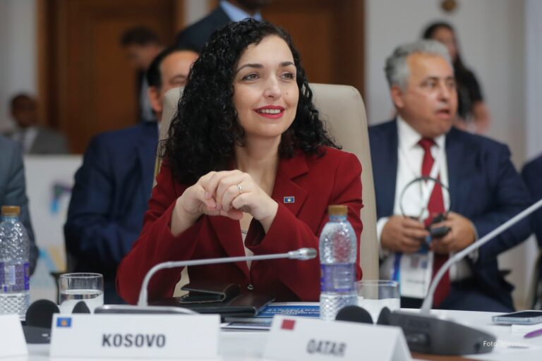 Me ftesë të Presidentit Macron, Presidentja Osmani përfaqëson Republikën e Kosovës në Samitin e krerëve shtetëror të Frankofonisë