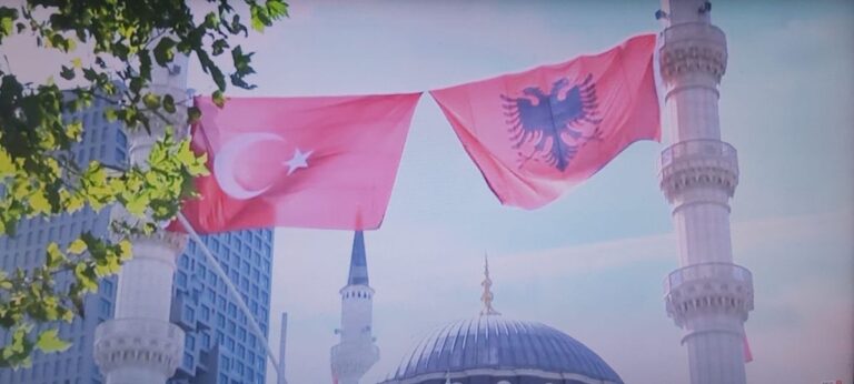 Shqipëria e Kosova duhet të jenë tejet të vendosura në ruajtjen dhe forcimin e identitetit kombëtar, e jo të frikësohen nga Erdogani