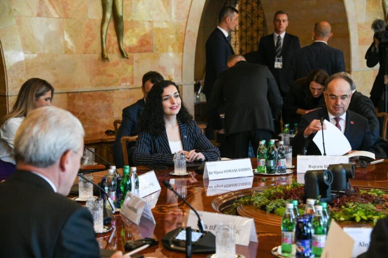 Presidentja Osmani ka udhëtuar për në Mal të Zi për të marrë pjesë në takimin vjetor të krerëve të shteteve të rajonit në kuadër të Procesit të Bërdo Brione