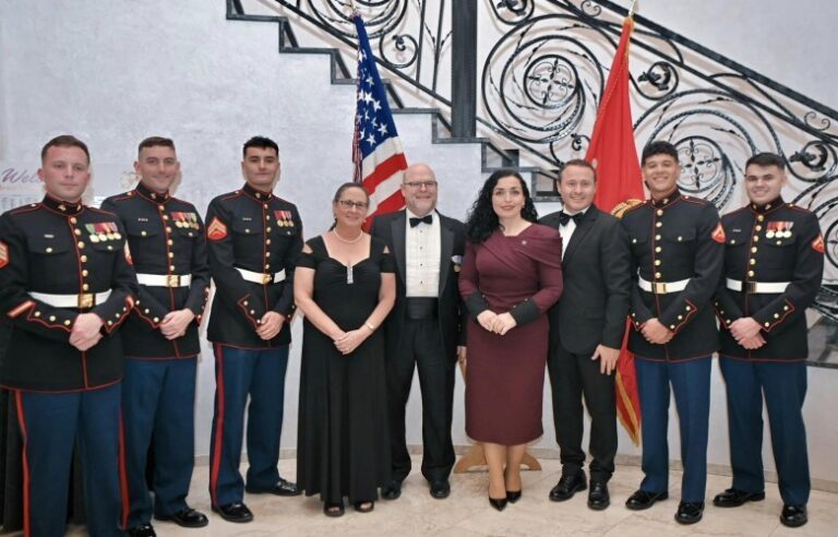 Presidentja Vjosa Osmani merr pjesë në Ballon e Marinsave amerikanë