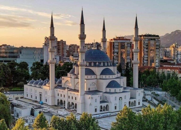 Xhamia e “Namazgjasë” në Tiranë, Xhamia e madhe në Prishtinë dhe ajo në Shkup, do të mbeten objekte të konflikti historik mes shqiptarëve