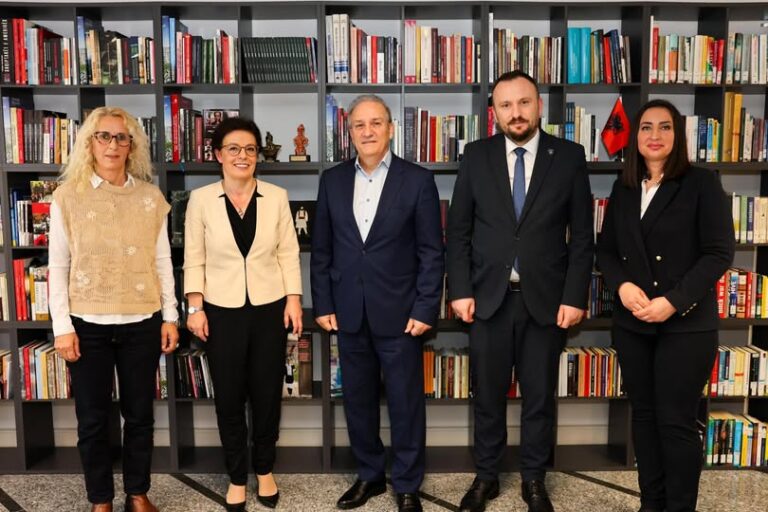 Mësimi i gjuhës shqipe te gjeneratat e reja të mërgatës sonë, është një detyrim kombëtar që kërkon angazhim të përbashkët