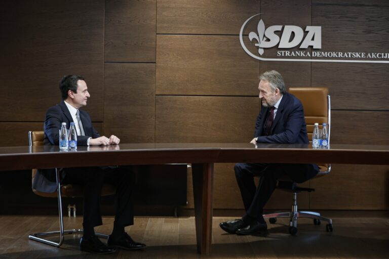 Kryeministri Albin Kurti u mirëprit nga drejtuesit e Partisë për Veprim Demokratik (SDA) dhe Partisë për Bosnjën dhe Hercegovinën (Stranzka za BiH)