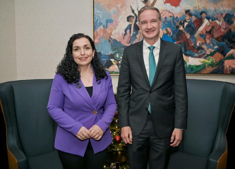 Presidentja Osmani në darkë pune me Drejtorin për Evropën në Shtëpinë e Bardhë, Ambasadorin Mike Carpenter