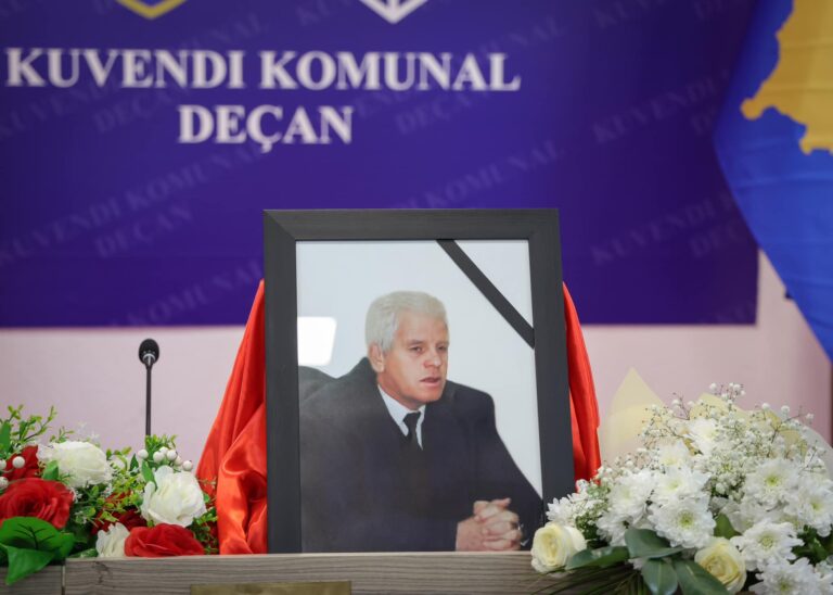 Në Lëbushë të Deçanit me nderime të larta varroset Mr.Sc. Rexhë Sadriaj, edukator i shumë  brezave në shkollat e Kosovës