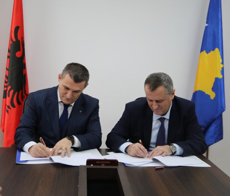 Kryeprokurori i Prokurorisë Speciale të Kosovës dhe kreu i SPAK nënshkruajnë Marrëveshje Bashkëpunimi për krijimin e ekipeve të përbashkëta hetimore
