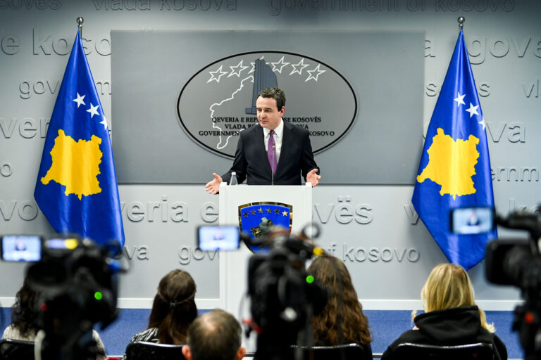 Adresimi i plotë i kryeministrit Kurti në konferencën për media me temë Terrorizmi i Sponzorizuar nga Serbia dhe Përgjegjësia për Sulmet në Kosovë