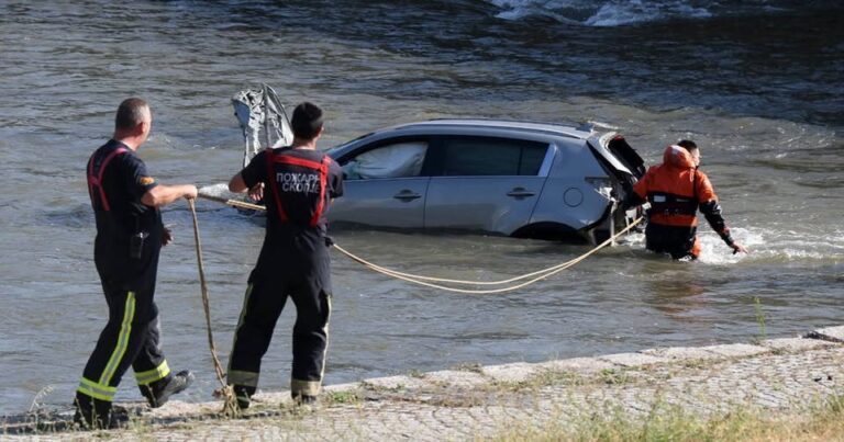 Kujtohen për 12 të vrarët në Cetinje, por jo për tragjedinë në rrugën Saraj- Rashçe, afër Shkupit, kur një veturë përfundoi në lumin Vardar!