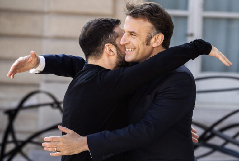 Macron e bën veten të gjatë dhe të errët, parashikon forcat franceze në Ukrainë