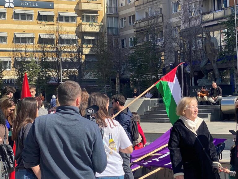 Reagim ndaj marshit të 8 Marsit, të organizuar nga “Kolektivi për mendim dhe veprim feminist”