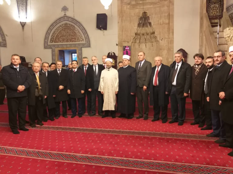 Athua çka mendon ti që është kombi? Veç me ba shqiponjën me dur a? Jo, ajo s’osht kurgjo kur arabizohesh