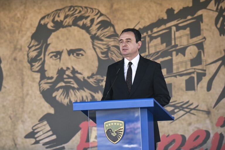 Kryeministri Kurti në ceremoninë e rreshtimit të kuadrateve të FSK-së, në shënim të 27-vjetorit të Epopesë së UÇK-së