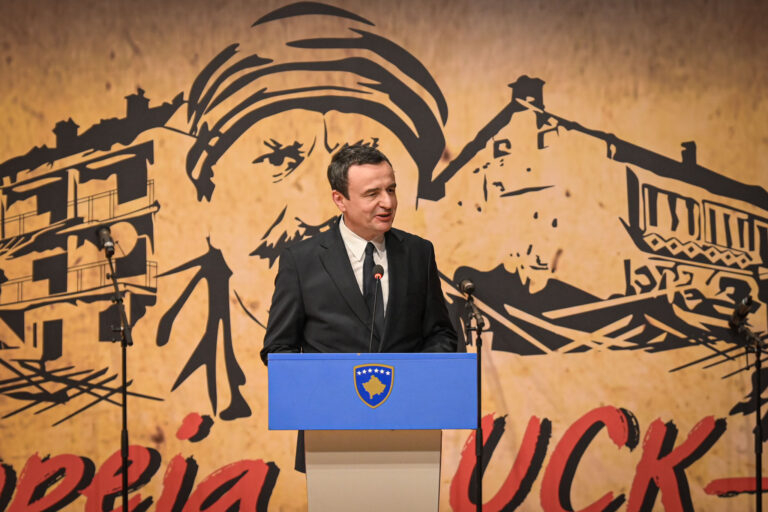 U mbajt Akademia Përkujtimore në shënim të 27-vjetorit të Epopesë së Ushtrisë Çlirimtare të Kosovës