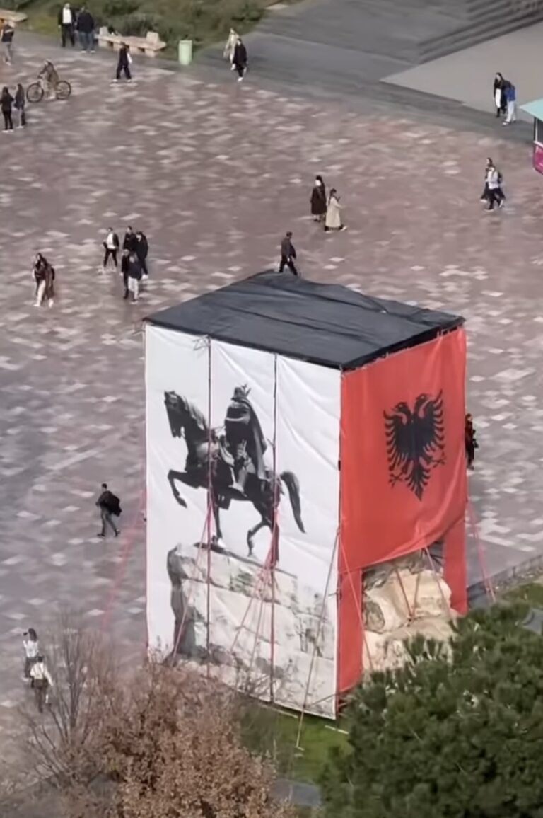 Kubizimi i pervitshem otoman radikal islam i Heroit Kombetar Gjergj Gjon Kastrioti asht fyemje e rande e popullit etnik shqiptar