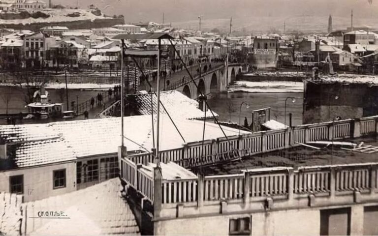 Një fotografi e rrallë nga dhjetori i vitit 1928 , e bërë në lagjen e Shkupit ku u rrit Nënë Tereza