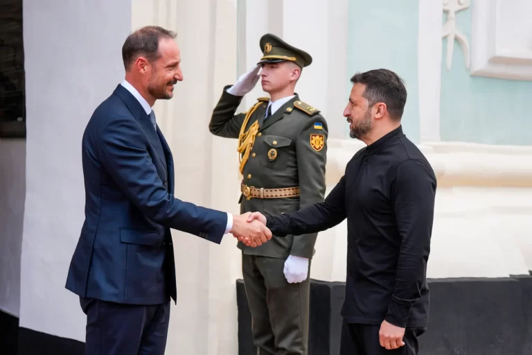 Princi Haakon i Norvegjisë në Kiev:  – Ne jemi këtu për të treguar mbështetje për popullin ukrainas