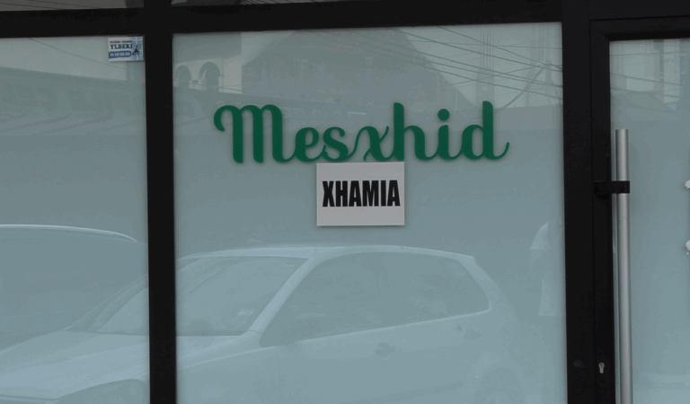 Besimi në hijet e dyshimit: Mesxhidet jashtë juridiksionit të Bashkësisë Islame