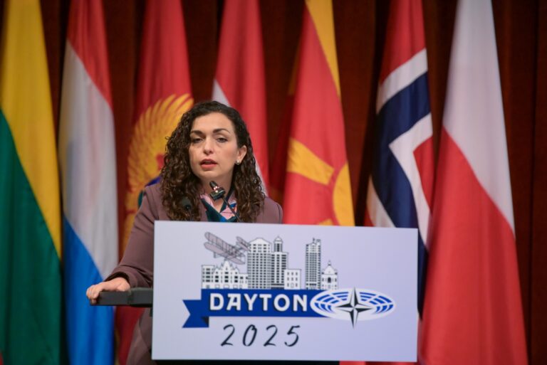 Presidentja Vjosa Osmani në Dejton: NATO është garanci e paqes dhe e së ardhmes sonë
