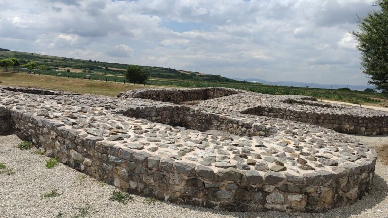 Shënime historike se si tërmeti katastrofik i vitit 518 kishte shkatërruar sa hap e mbyll sytë 24 qytete-fortifikata të Dardanisë