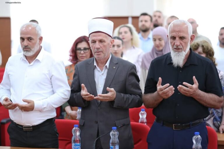 Organizata “Shqiptaria” reagon ndaj përbetimit islamik në Kuvendin Komunal të Rahovecit, në Ditën e Çlirimit të qytetit