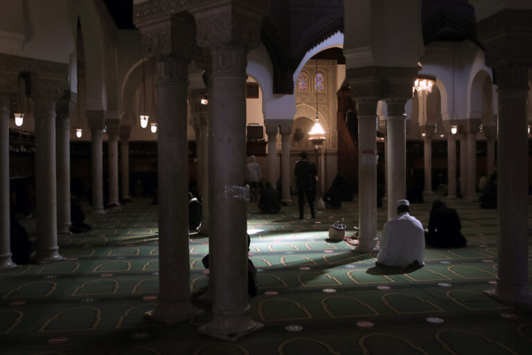 Raporti zyrtar francez vërteton islamizimin e Francës nga Vëllazëria Myslimane