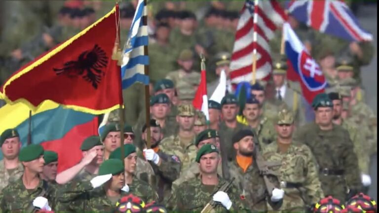 Serbia se së shpjeti do të mbajë një paradë ushtarake me forcat kineze dhe të tjera, për të dëshmuar gatishmërinë për luftë