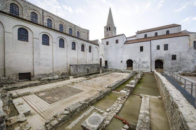 Për dy monumente kultit të lavdisë justiniane, perandorit Justinian i origjinës dardane!