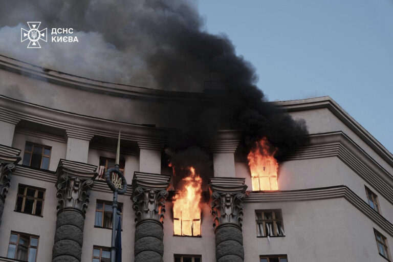 Në kohën e një rreziku global po të kishte një klasë të përgjegjshme politike, shteti nuk do të lihej pa institucione funksionale