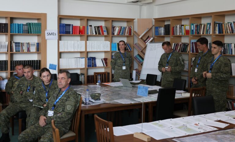 Gjenerallejtënant Bashkim Jashari priti në takim ekipin e International Security Governance nga Shtetet e Bashkuara të Amerikës