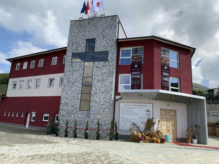 Kisha Protestante “Bashkësia Ungjillore e Mesisë” në Sofali të Prishtinës, parmbrëmë e organizoj Darkën e Lamës