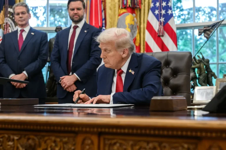 Trump paralajmëron se Vëllazëria Myslimane do të etiketohet si organizatë terroriste