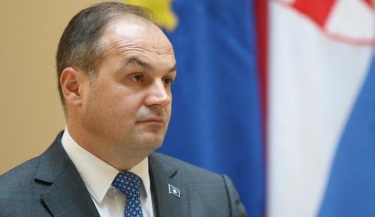 Enver Hoxhaj ka të drejtë: PDK-ja dhe i gjithë spektri politik kosovar kanë nevojë për një katarsis të lidershipit!
