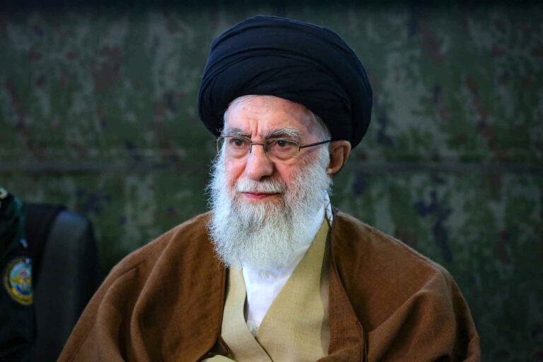 Protestat në Iran, dita 22: Regjimi islamik po shpërbëhet nga brenda