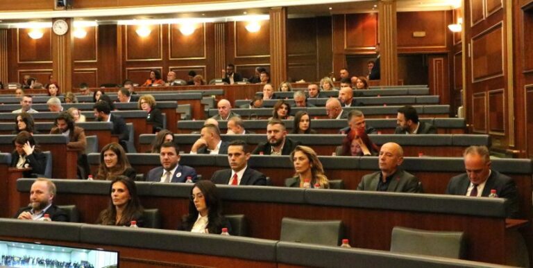“Ndëshkim elektoral” për PDK-në: Zërat agresivë të opozitës mbesin jashtë Kuvendit– analistët tregojnë arsyet